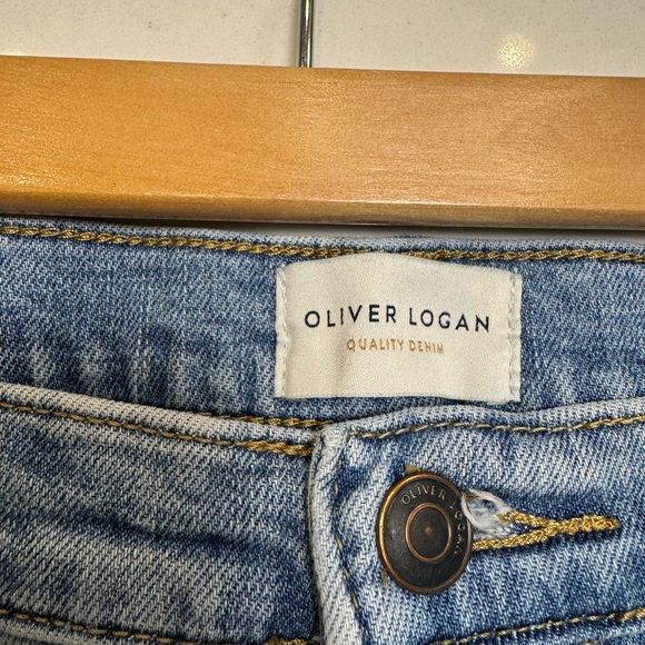 Light Blue Oliver Logan premium denim- Crosby Boyfriend 33 inches - Picture 2 of 11